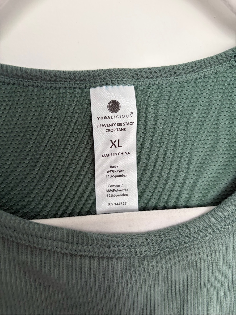 NWT Women’s Yogalicious Green Ribbed Athletic Crop Tank Top with Shelf Bra - Picture 2 of 4